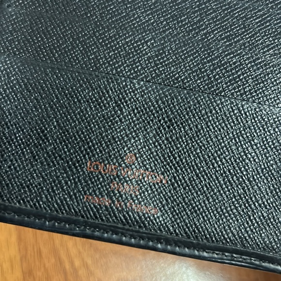 Authentic Louis Vuitton Epi Leather Bifold Wallet with Snap Closure - Picture 11 of 16